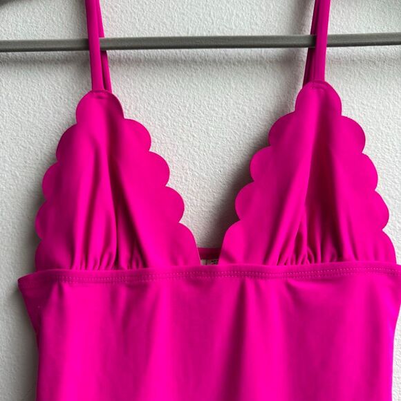 The Frolic Hot Pink Seamless Scallop Clarissa One Piece Swimsuit Size 6 Small - Picture 3 of 9
